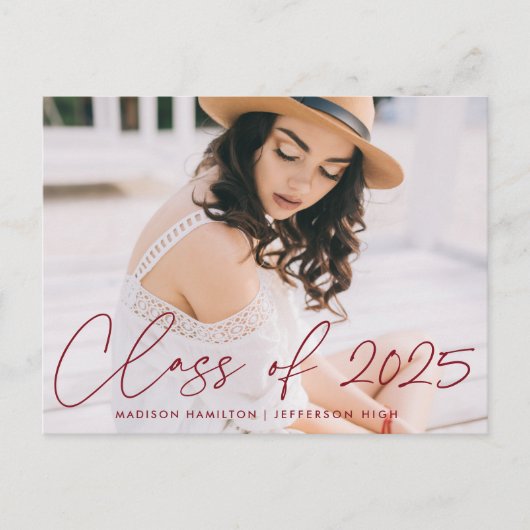 Invitation Carte Postale Classe de Burgundy Script Graduation Party 2022 (Devant)