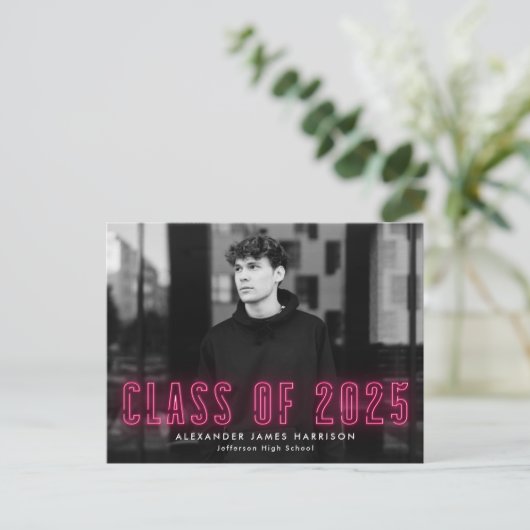 Invitation Carte Postale Classe de Neon rose chaud de 2023 Photo Graduation (Debout devant)