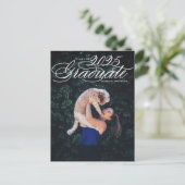 Invitation Carte Postale Classe de script élégant de 2024 Photo Graduation (Debout devant)