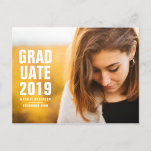 Invitation Carte Postale Diplômé moderne audacieux de 2019