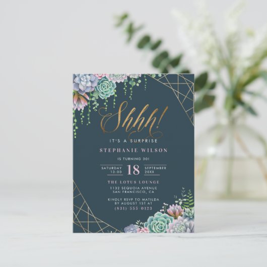 Invitation Carte Postale Élégant Script Succulents Surprise fête d'annivers (Debout devant)