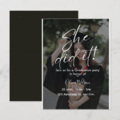 Invitation Carte Postale Elle l'a fait Script de remise de diplôme entièrem (Devant / Derrière)