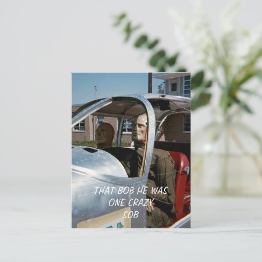 INVITATION CARTE POSTALE FUNNY CRASH TEST DUMMY PHOTO ANNIVERSAIRE (Debout devant)