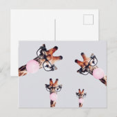 INVITATION CARTE POSTALE GIRAFFE PORTANT DES VERRES SOUFFRANT UN BUBBLEGUM (Devant / Derrière)