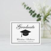 Invitation Carte Postale Graduation Black Grad Casquette & Script sur White (Debout devant)
