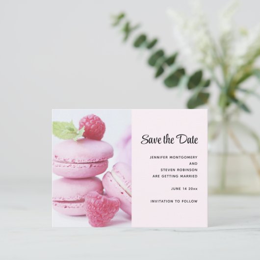 Invitation Carte Postale Macarons aux framboises roses Enregistrer la date (Debout devant)