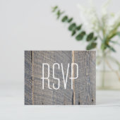 Invitation Carte Postale mariage campagnard en bois de grange rustique RSVP (Debout devant)