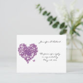 Invitation Carte Postale Mariage du coeur de papillon pourpre RSVP (Debout devant)