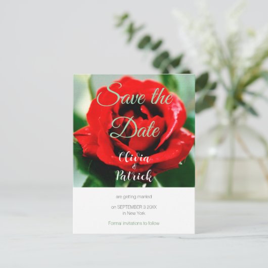 Invitation Carte Postale Mariage Rose Rouge Enregistrer la Date (Debout devant)