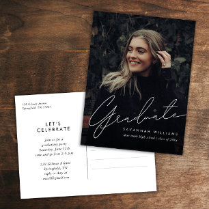 Invitation Carte Postale Moderne et tendance Script simple Photo Graduation