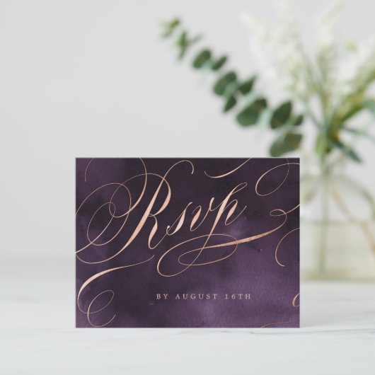 Invitation Carte Postale Moody violet rose or calligraphie mariage RSVP (Debout devant)