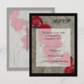 Invitation Carte Postale Pétales de rose rouge sur Sand Beach Wedding RSVP (Devant / Derrière)
