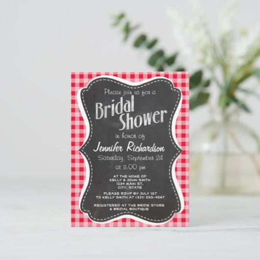 Invitation Carte Postale Retro Scarlet Red En vichy ; Chalboard look (Debout devant)