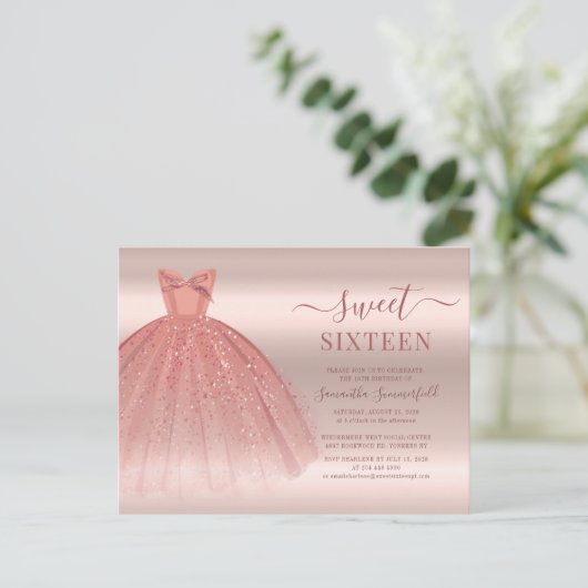 Invitation Carte Postale Rose Gold Glam Sweet 16 Script moderne (Debout devant)