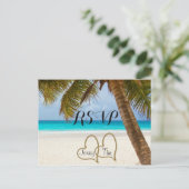 Invitation Carte Postale RSVP plage amour cœurs mariage palmier sable surf  (Debout devant)