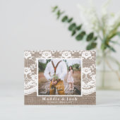 Invitation Carte Postale Rustic l Burlap et dentelle Enregistrer la date Ca (Debout devant)