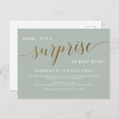Invitation Carte Postale Sage moderne & Gold Script Surprise fête d'anniver (Devant / Derrière)