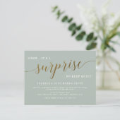 Invitation Carte Postale Sage moderne & Gold Script Surprise fête d'anniver (Debout devant)