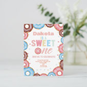Invitation Carte Postale Un premier anniversaire de Donut One Sweet (Debout devant)