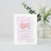 Invitation Carte Postale Violet | Doughnut rose saupoudrer doux 1er anniver (Debout devant)