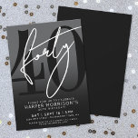 Invitation Carton d'invitation pour une fête d'anniversaire d<br><div class="desc">Célébrez quarante ans avec style grâce à cette invitation moderne de 40e anniversaire avec un dégradé de gris à noir. Le design présente un grand "40" noir sur la majeure partie de la carte, avec un "Quarante" blanc écrit à la main en surimpression pour un look audacieux et contemporain. Les...</div>