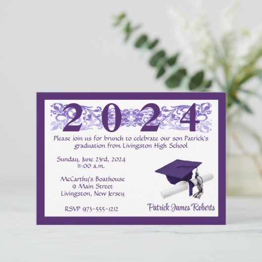 Invitation Casquette & Diplôme, blanc & violet (Debout devant)