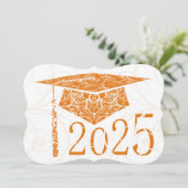 Invitation Casquette Floral Orange et Blanc 2025 Graduation P (Debout devant)