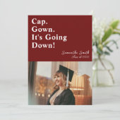 Invitation Casquette Gown ça va tomber Red Modern Graduation (Debout devant)