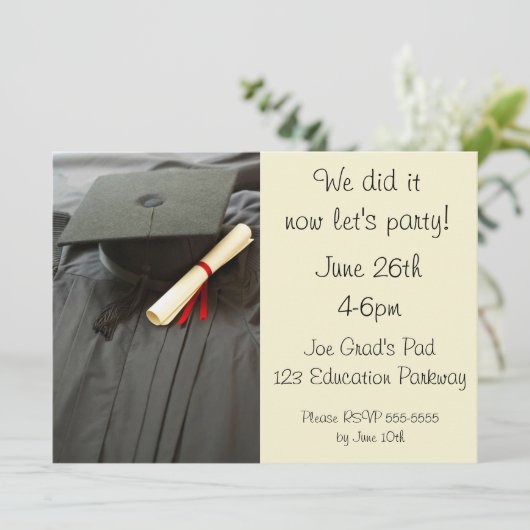 Invitation Casquette, Gown, Diplôme d'études supérieures Invi (Debout devant)