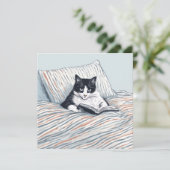 Invitation cat reading in bed (Debout devant)