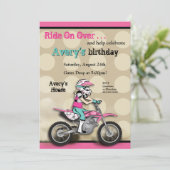 Invitation Cavalier rose et noir de vélo de saleté de fille (Debout devant)