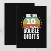 Invitation Ce garçon de 10 ans fête désormais son anniversair (Devant / Derrière)