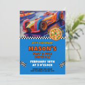 Invitation Célébration d'anniversaire de circuit excitant (Debout devant)