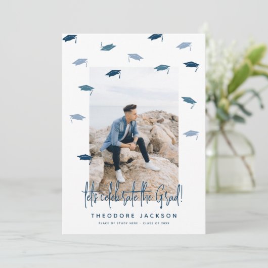 Invitation Célébration de la graduation moderne (Debout devant)