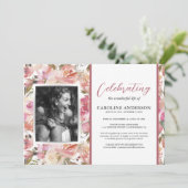 Invitation Célébration de la vie rose florale photo (Debout devant)