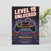 Invitation Célébration ultime d'ado gamer (Debout devant)