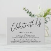 Invitation Célébrez avec nous Écriture élégante gris clair (Debout devant)