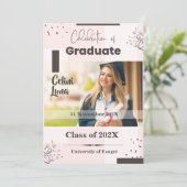 Invitation Célébrez la graduation avec le beige moderne et Br (Debout devant)