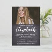 Invitation Célébrez la graduation du tableau de bord photo de (Debout devant)