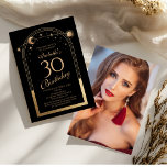 Invitation Céleste Black Gold Sun Moon Stars 30e anniversaire<br><div class="desc">Celestial Black Gold Sun Moon Astronomy 30th Birthday Photo Invitations présente un élégant soleil doré, une lune et des étoiles avec un cadre doré sur un arrière - plan noir. A l'intérieur, vous avez vos informations d'invitation personnalisées pour le trentième anniversaire. Au verso, ajoutez votre photo préférée. Conçu pour vous...</div>