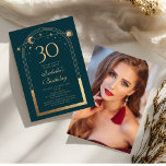 Invitation Celestial Green Gold Sun Moon Stars 30e anniversai<br><div class="desc">Celestial Green Gold Sun Moon Astronomy 30th Birthday Photo Invitations présente un élégant soleil doré, une lune et des étoiles avec un cadre doré sur un arrière - plan vert forêt. A l'intérieur, vous avez vos informations d'invitation personnalisées pour le trentième anniversaire. Au verso, ajoutez votre photo préférée. Conçu pour...</div>