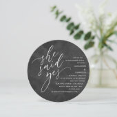 Invitation Cercle Blanc Script Elle A Dit Oui Partie Engageme (Debout devant)