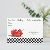 Invitation Cerises rouges vives sur une nappe à carreaux (Debout devant)