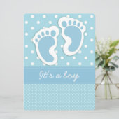 Invitation C'est des empreintes de pas d'un bébé de garçon (Debout devant)