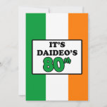 Invitation C'est l'Invitation du drapeau irlandais de Daideo,<br><div class="desc">C'est l'invitation du 80ème anniversaire de Daideo avec les couleurs du drapeau irlandais. Célébrez le quatre-vingtième anniversaire d'un grand-père irlandais ! Cet invitation vert,  blanc et orange est parfait pour que tout le monde soit d'humeur festive pour son grand-père irlandais favori. Idéal pour un 80ème jalon fête familiale.</div>