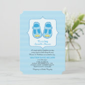 Invitation C'est un Baby shower d'arrosage pour garçon (Debout devant)