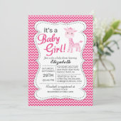 Invitation C'est un Baby shower de fille de petite fille rose (Debout devant)
