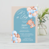 Invitation C'est un garçon bleu beige ballons en peluche arch (Debout devant)