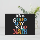 Invitation C'est une bonne journée pour faire des maths Prof (Debout devant)