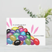 Invitation C'est une chasse à oeuf de pâques et vous êtes (Debout devant)